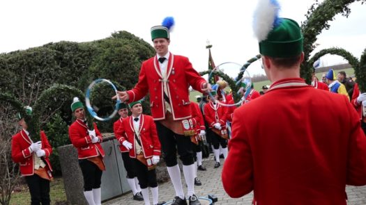 Schäfflertanz bei Familie Fesl – Soli Ismaning Schäfflertanz bei Familie Fesl - Soli Ismaning